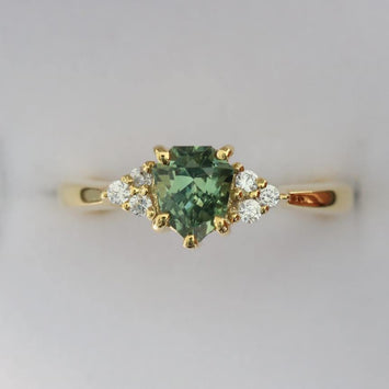 Green Sapphire Ring, Kite Cut 14K Yellow Gold - STRAGEMS & JEWELS