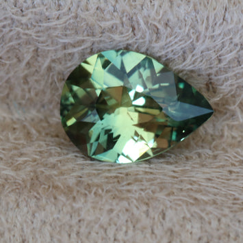 Australian Parti Sapphire 1.57 carats - STRAGEMS & JEWELS