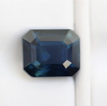 Australian Intense Blue Sapphire 1.54 carats - STRAGEMS & JEWELS