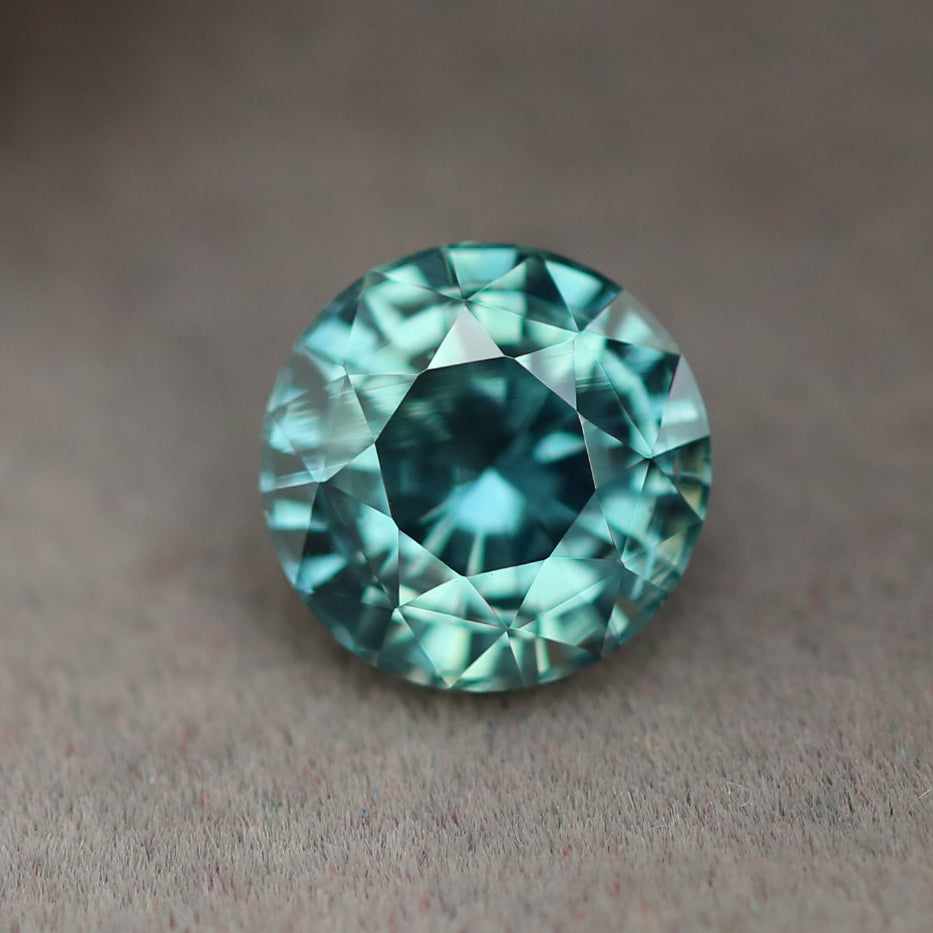 Natural Teal Sapphire 1.14 CT 6.1 MM