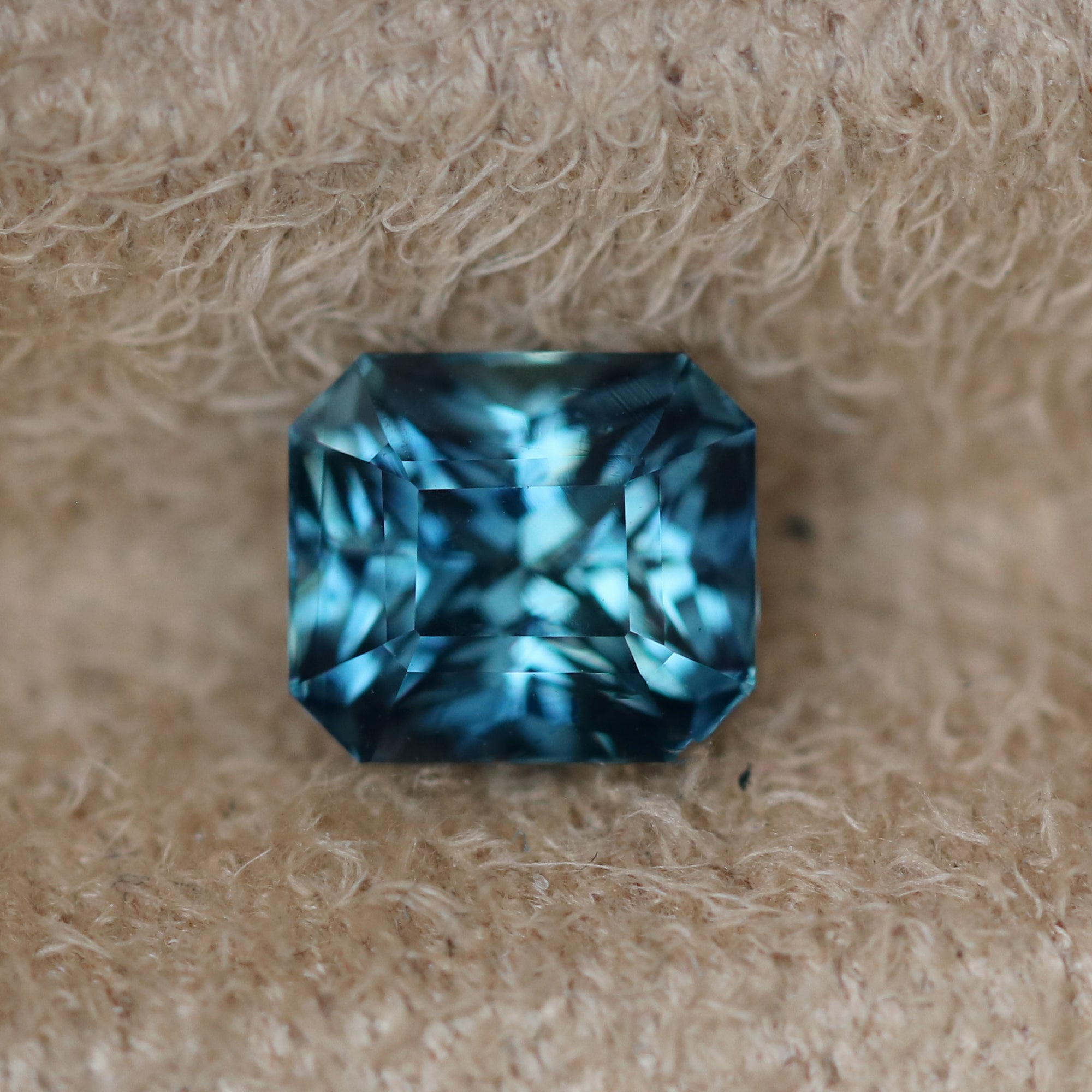 Natural Teal Sapphire 1.48 CT – STRAGEMS & JEWELS