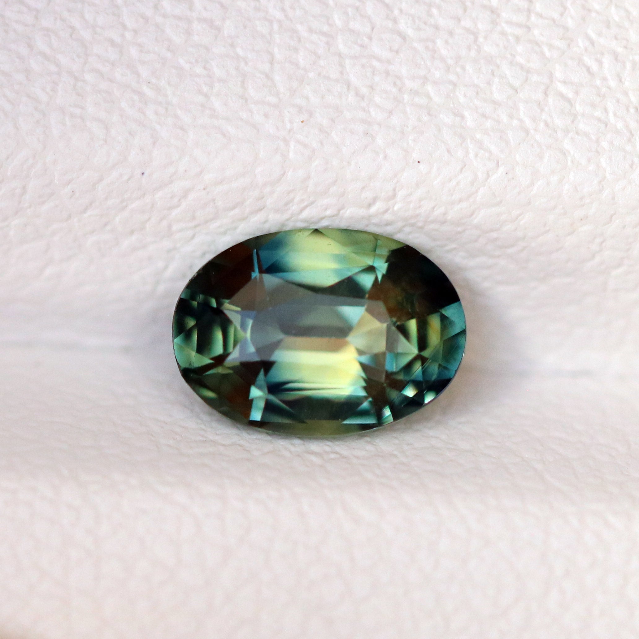 Natural Bi Color Sapphire 1.18 CT Oval