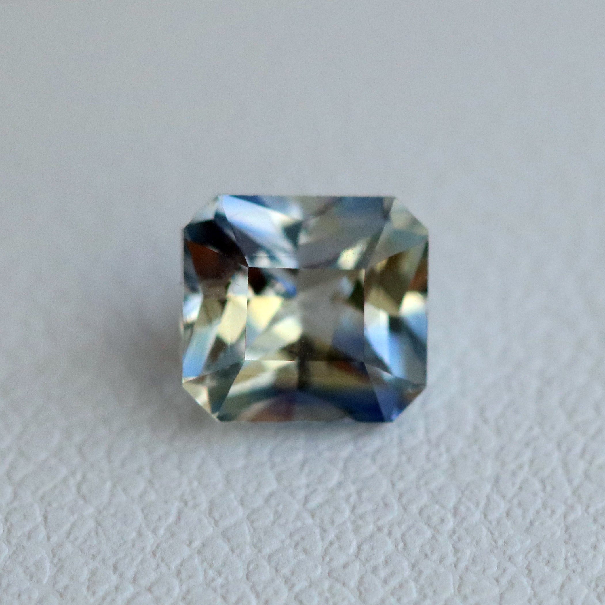 Bi Color Sapphire 1.16 CT