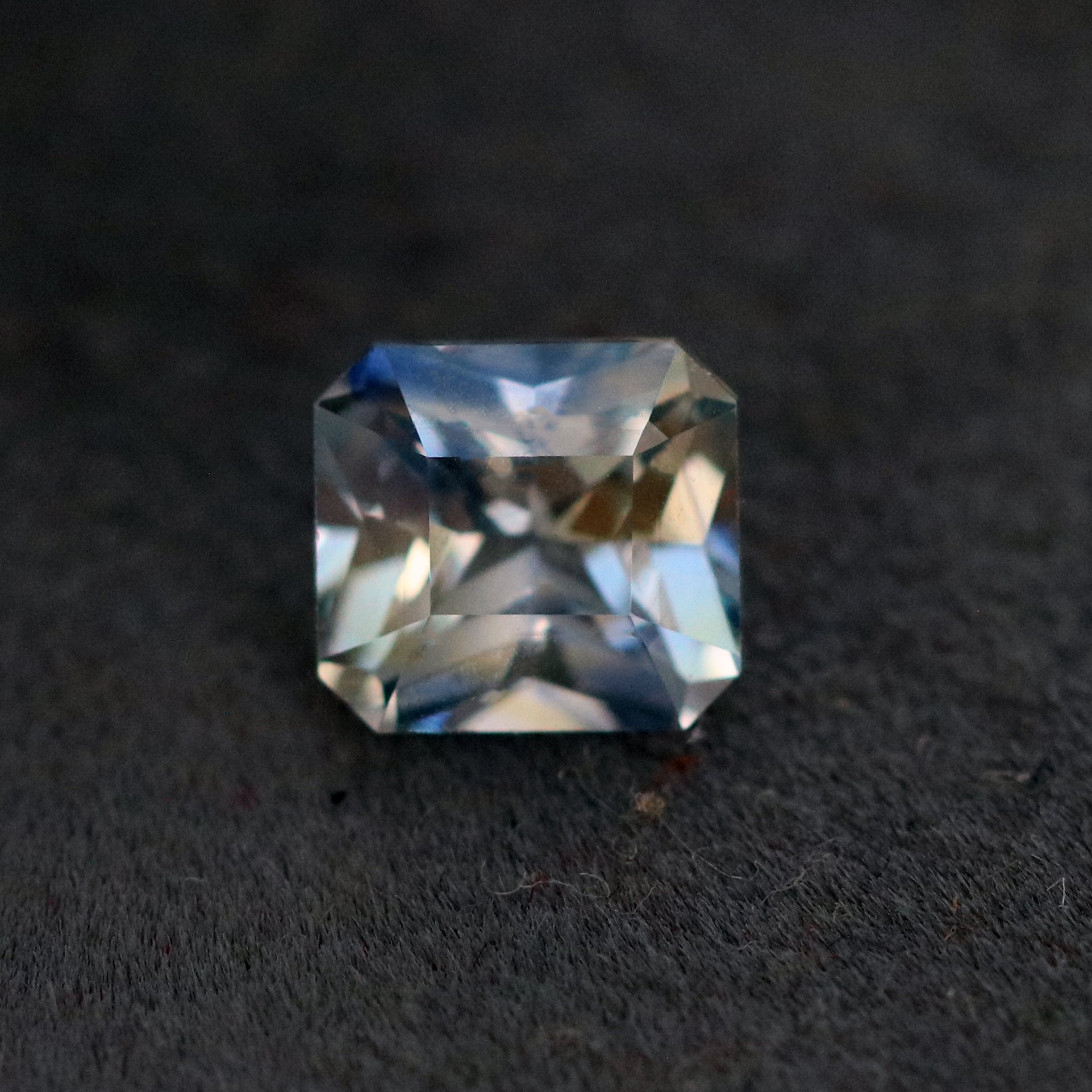Bi Color Sapphire 1.16 CT