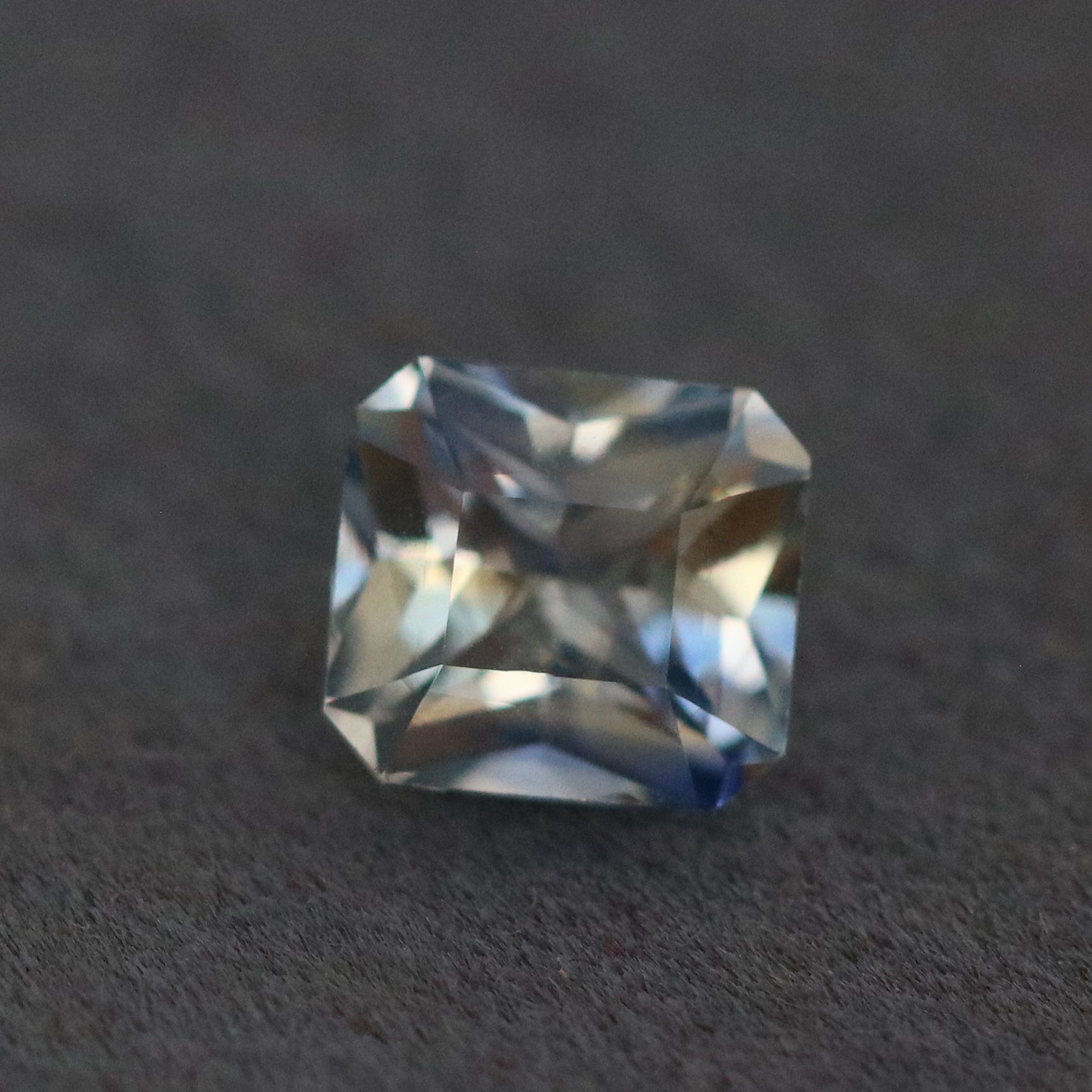 Bi Color Sapphire 1.16 CT
