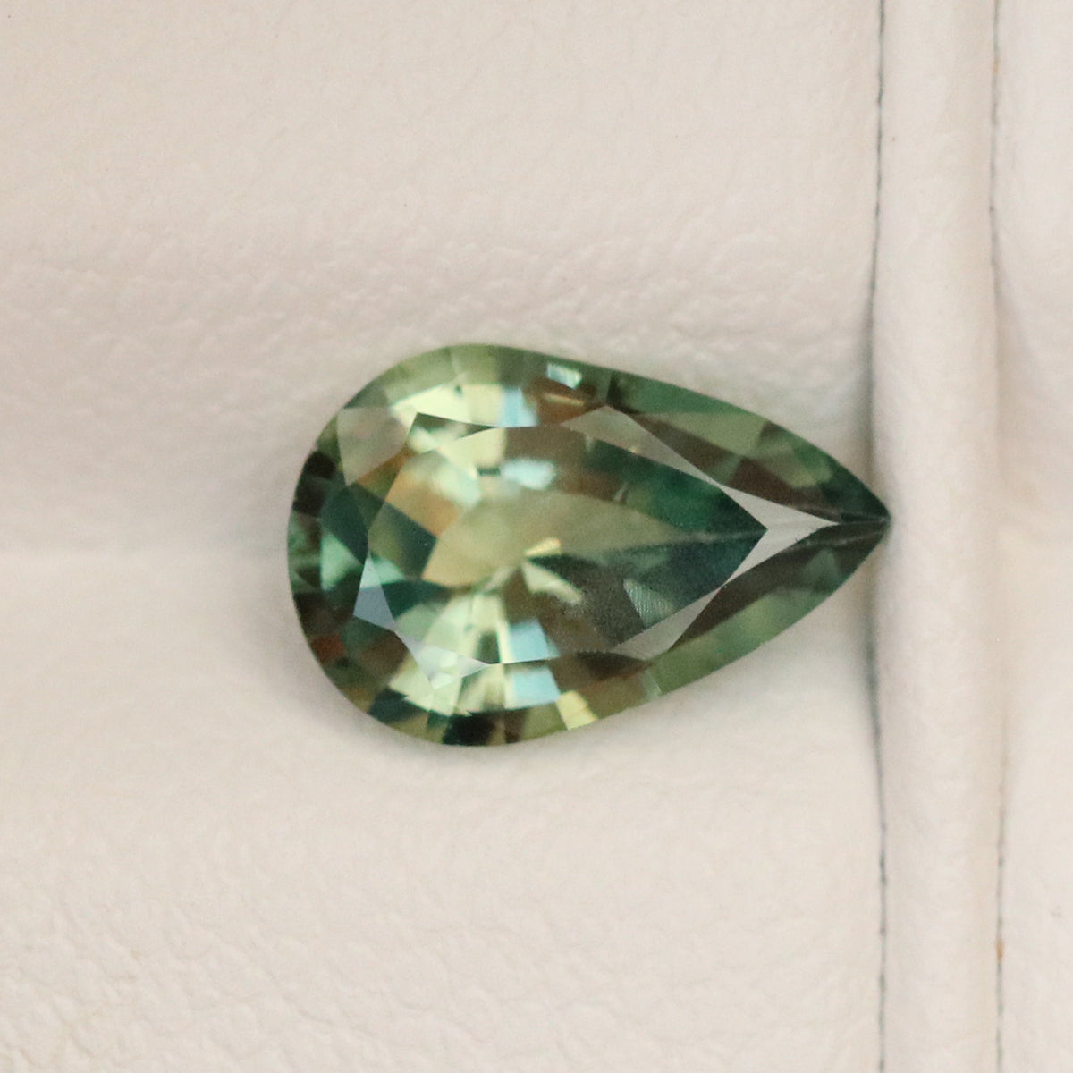 Parti Sapphire 1.12 carats
