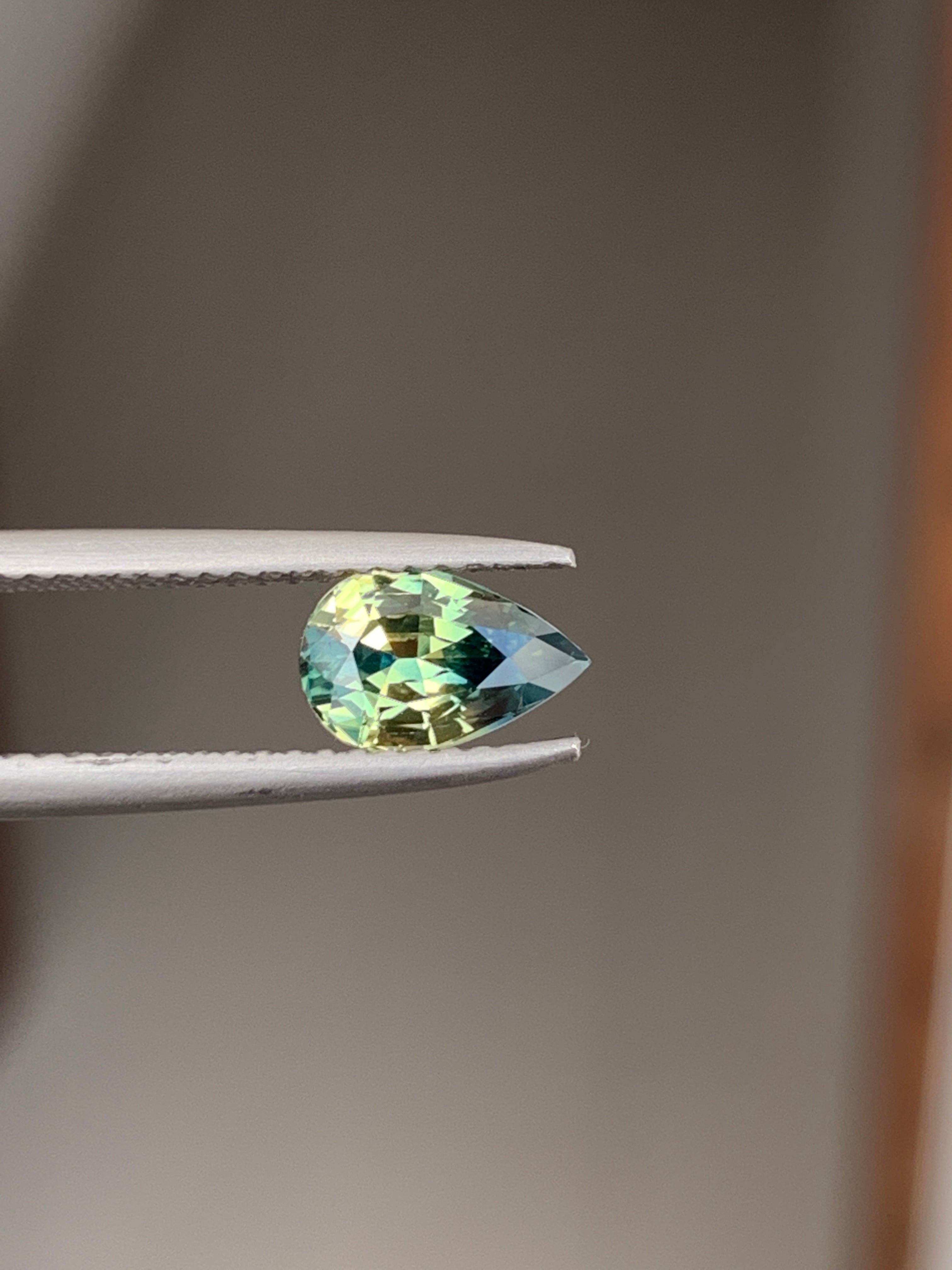 Bi Color Pear Sapphire 1.10 CT