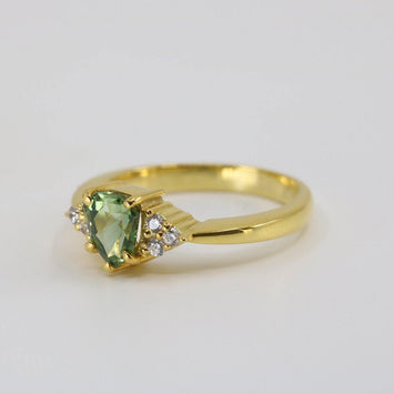 Green Sapphire Ring, Kite Cut 14K Yellow Gold - STRAGEMS & JEWELS