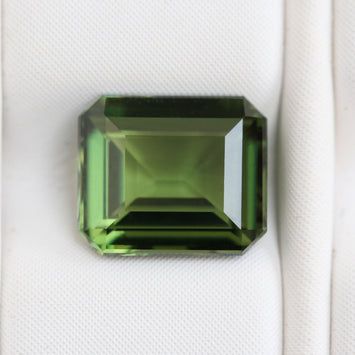 Australian Green Sapphire 1.07 carats - STRAGEMS & JEWELS