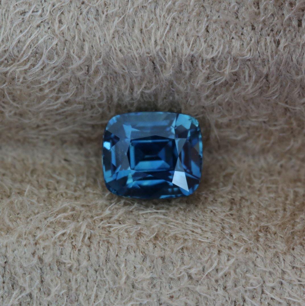 Teal Sapphire 1.17 CT - STRAGEMS & JEWELS