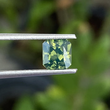Natural Green Sapphire 1.11 carats - STRAGEMS & JEWELS