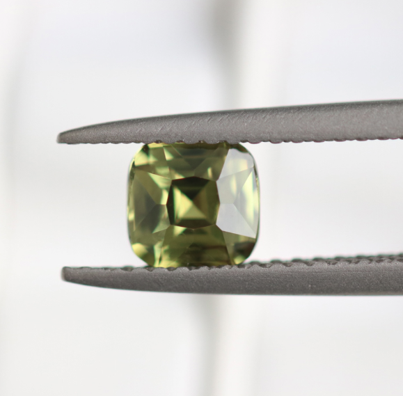 Yellow Sapphire 1.03 carats - STRAGEMS & JEWELS