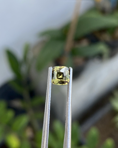 Yellow Sapphire 1.03 carats - STRAGEMS & JEWELS